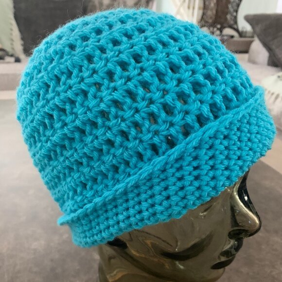 Hand Crocheted Women's Beanie Turquoise Blue NEW - Picture 1 of 10